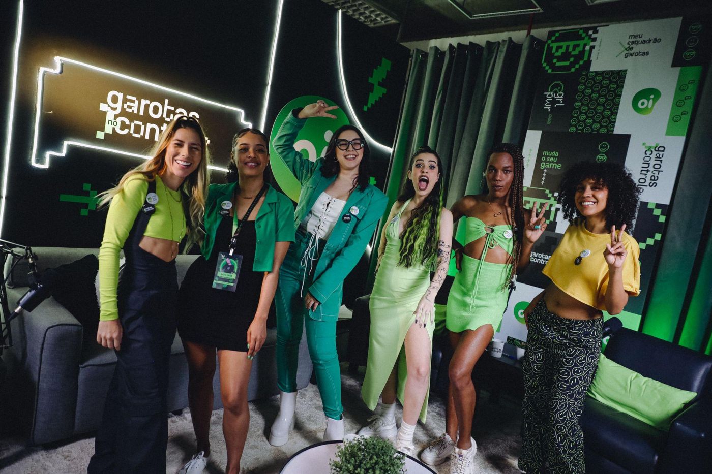 Seis criadoras de games no set do videocast